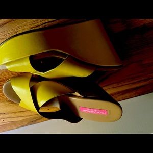 Yellow platform sandals. Look new